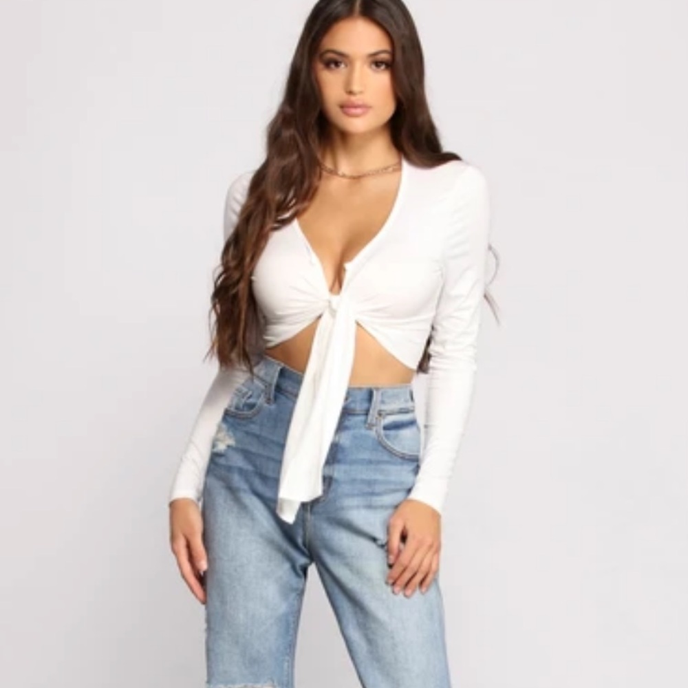 Falling for basic white long sleeve  crop top